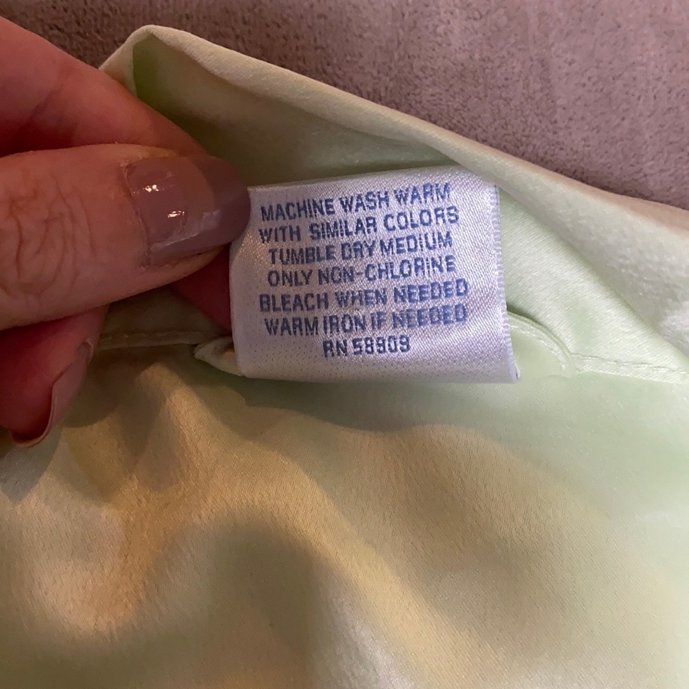 Cabernet Spring Green Robe - Picture 2 of 6